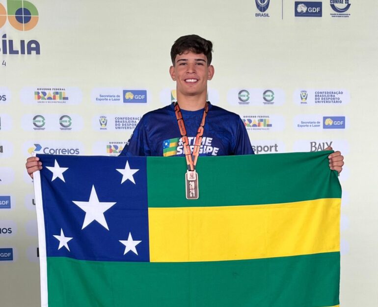 Estudante da Fanese conquista medalha de bronze no Wrestling nos Jogos Universitários Brasileiros