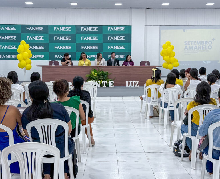 Alunos do curso de Enfermagem da Fanese vivenciam ação em alusão ao Setembro Amarelo