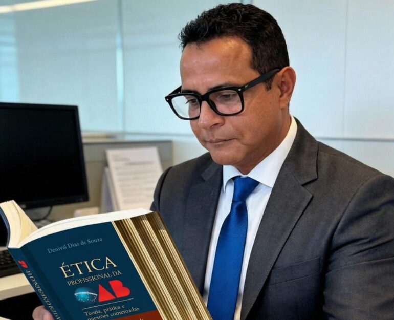 Professor da Fanese lança livro para ajudar estudantes na preparação para a OAB