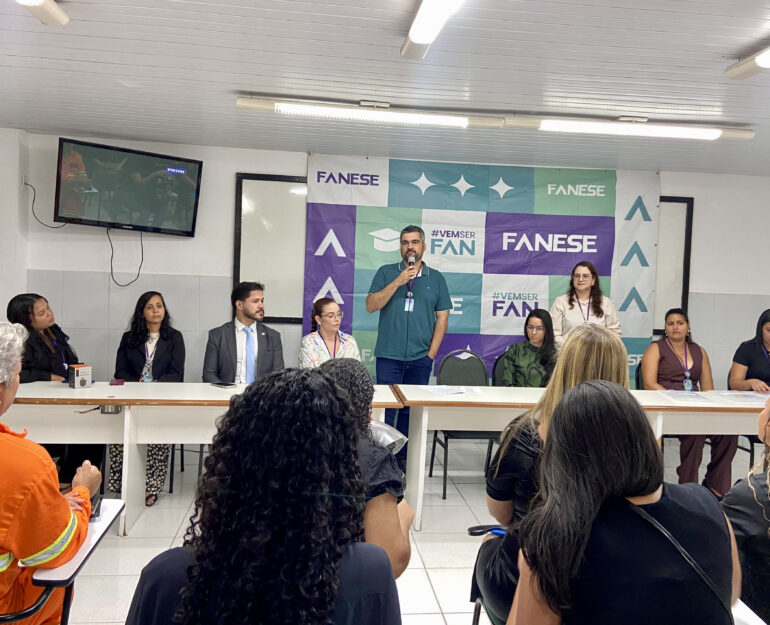 Alunos participam de colação de grau e celebram início da vida profissional